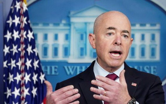 美國國土安全部長亞歷杭德羅‧馬約卡斯。（圖源：路透社）