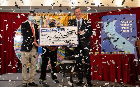 加州計劃要在6月15日解封，因此推出疫苗樂透，每周抽出15名得主，各得獎金5萬美元，最後一天更將抽出10名得主，各得150萬美元。（圖源：AP）