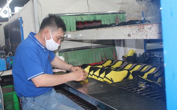 Juno工商與勞務股份公司工人願意與企業患難與共。