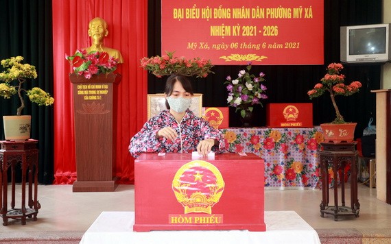 南定省選民繼續投選鄉級人民議會代表