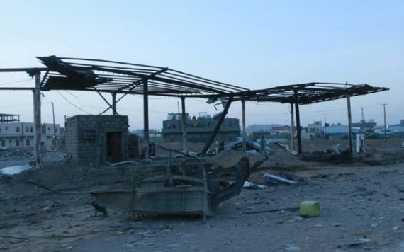 該加油站遭導彈襲擊後的現場一片狼藉。（圖源：SABA）