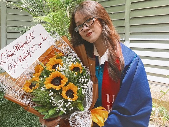 宋慶玲剛畢業就找到符合的工作。