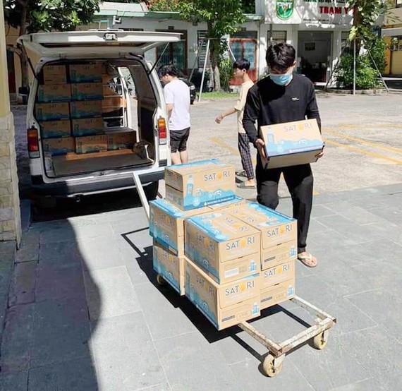 平西市場商販協助隔離區居民 