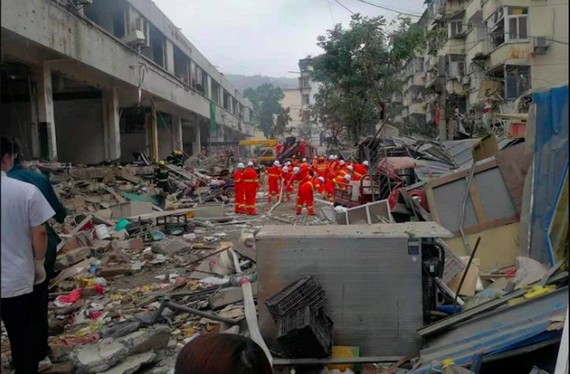 救援人員在現場搜救。（圖源: 互聯網）