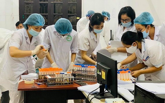 市衛生廳要求醫護人員下班後留在家裡。（示意圖源：秋莊）