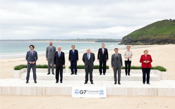 參加七國集團峰會的領導人在英國康沃爾郡卡比斯貝合影。（圖源：Getty Images）