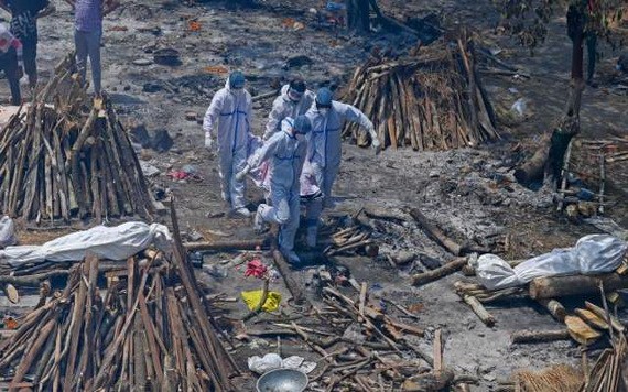 全球新冠肺炎死亡人數突破 400 萬人。（圖源：AFP)