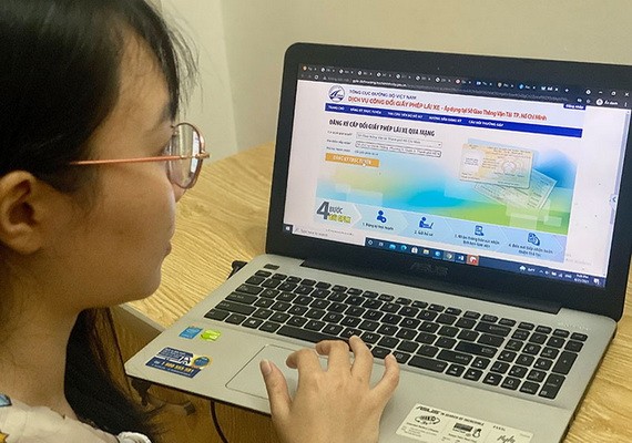 線上簽發、更換駕照十分方便快捷且有效防疫。