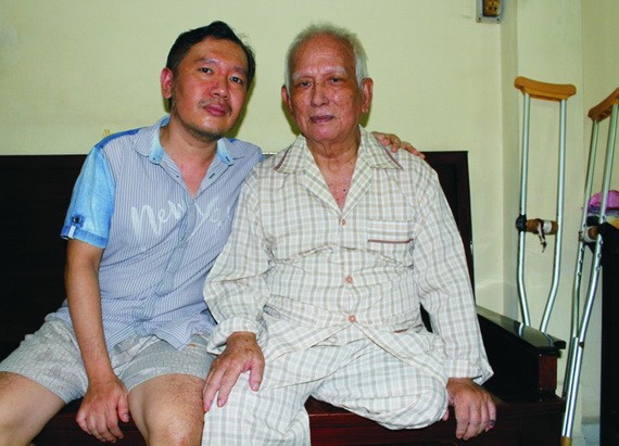 華人革命老前輩李仕明（林濟蘇）與其子李（林）錫雄合照。