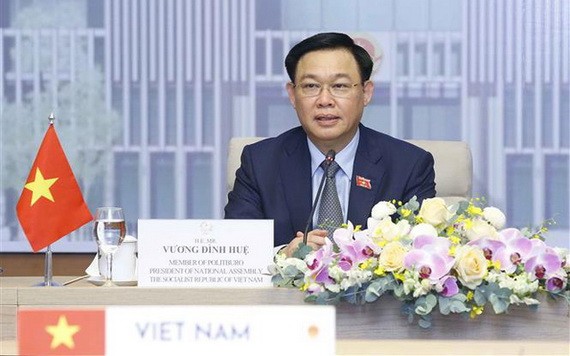 國會主席王廷惠與摩洛哥眾議院議長哈比博‧馬勒克日前舉行視像會議。（圖源：VTV）