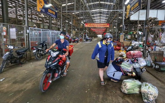 本月6日晚上8時前，進入平田集散市場收拾商品的商販須出示對新冠肺炎 病毒呈現陰性反應的檢測結果。