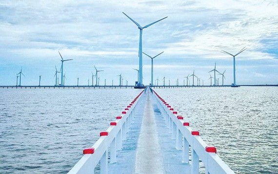 薄寮省沿海岸風力發電站一景。（圖源：投資報）