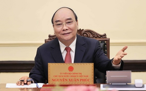 國家主席阮春福與羅馬尼亞總統電談