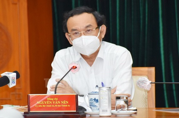 市委書記阮文年會上致辭。