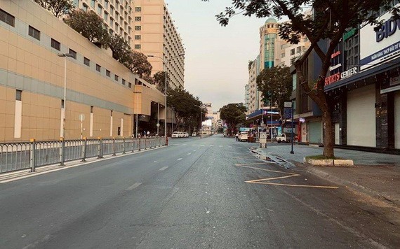 新世界酒店附近的市中心往日人車往來絡繹不絕、商店熱鬧的繁榮景象，現在一片靜悄悄沒見幾人往來。（圖源：世鄭）