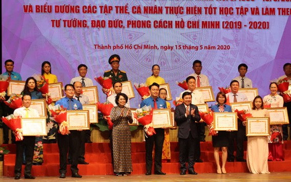 榮獲市委表彰的二〇一九——二〇二〇年階段學習與傚法胡志明思想、道德與作風模範。