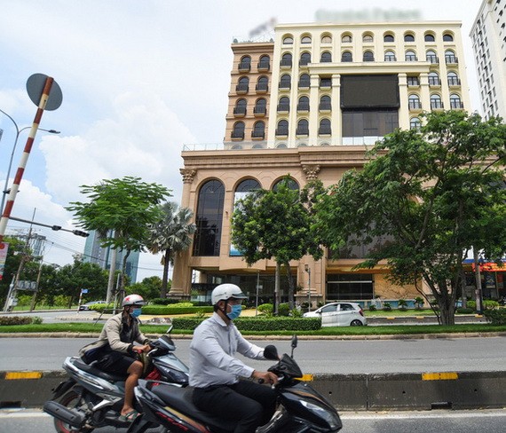 銀行出售作為抵押資產的大廈。