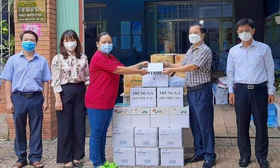 市委組織處領導探望第五郡一線抗疫人員