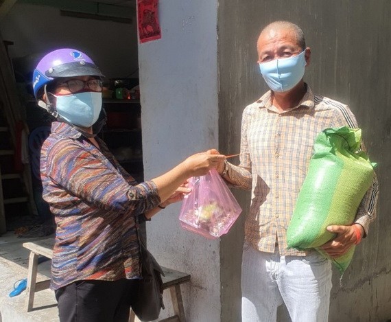 隆安省新安市關聖廟疫中送暖