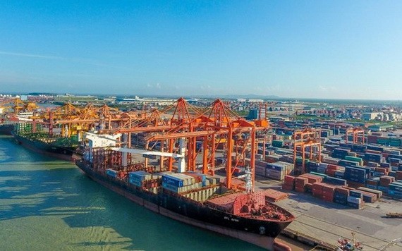  疫情衝擊下，我國各海港貨物吞吐量同比保持增長勢頭。（圖源：VNA）