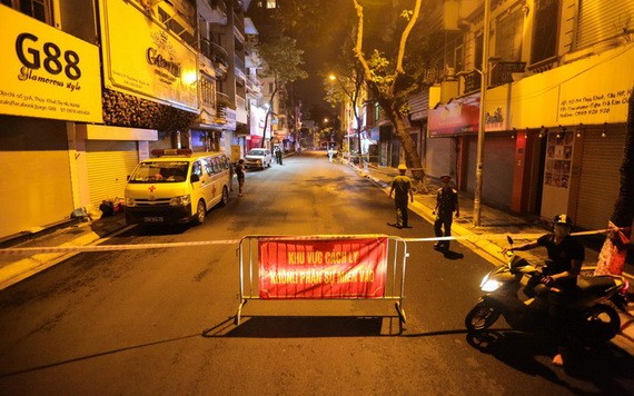 圖為 24日凌晨的河內市瑞奎街上。（圖源：吳絨）