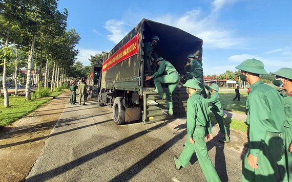 第七軍區司令部調動500名官兵支援平陽省民眾抗疫。（圖源：第七軍區）