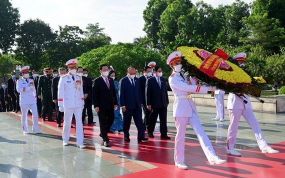 黨政領導緬懷英雄烈士