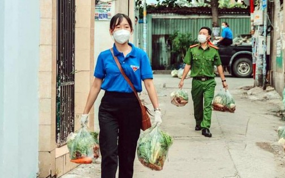 守德市志願力量把必需品送到封鎖區的逐個民戶。
