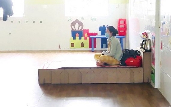 軍隊為隔離區製造紙床