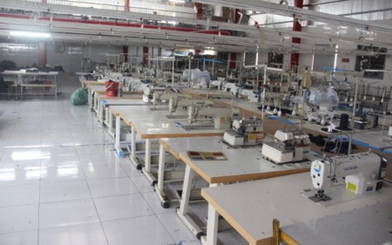 不少企業因疫情蔓延而暫停生產運營。（圖源：雲長）