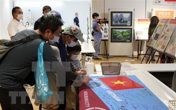 日本東京都國分寺市市民為越南體育代表團助威。（圖源：越通社）