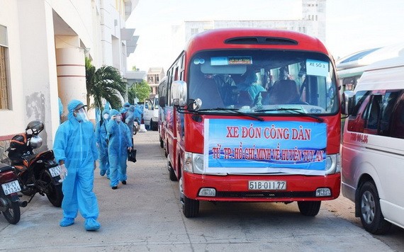 特派車團將返鄉的富安省同胞回到了家鄉。（圖源：VOV）