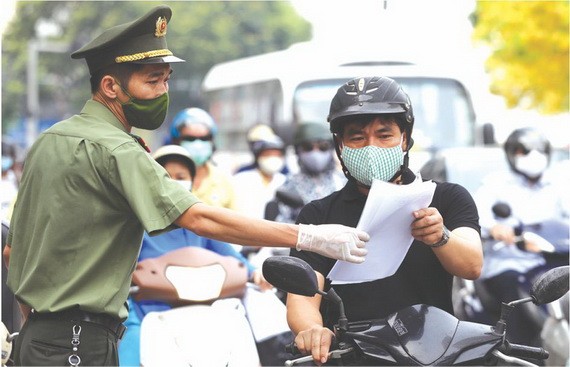 取消“刁難”民眾外出工作規定