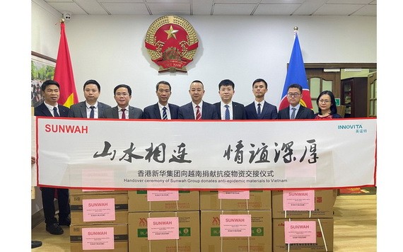 新華集團通過越南駐昆明總領事館捐贈抗疫物資是支持越南抗疫的實際行動。
