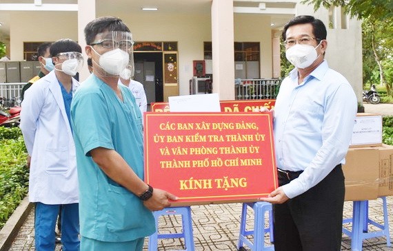 市領導看望古芝野戰醫院人員