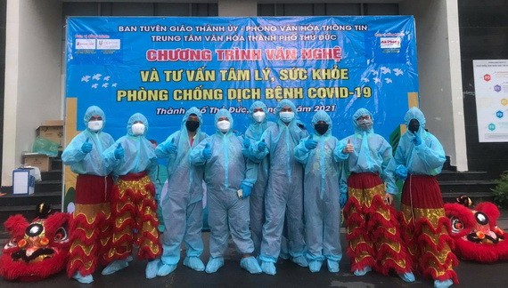 豪勇堂龍獅團為隔離區服務