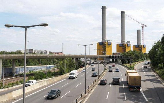 7月30日，車輛行駛在德國首都柏林的道路上。（圖源：新華社）