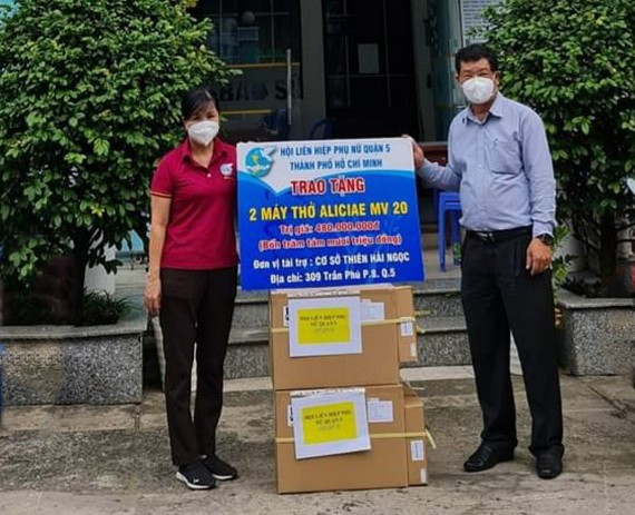 第五郡婦聯會向隔離區贈送呼吸機