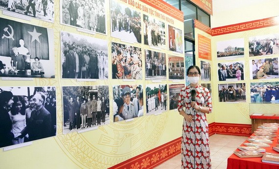 太原省文體與旅遊廳昨(19)日以在線形式舉行“武元甲大將與安全區”主題圖片展。（圖源：太原報）