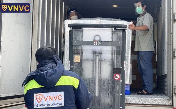 VNVC 向市巴斯德院移交120萬9400劑阿斯利康新冠疫苗。（圖源：VNVC）