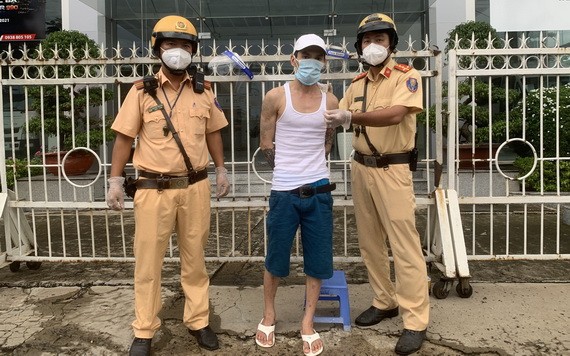 被當場捉獲的犯罪嫌疑人。（圖源：PC08）