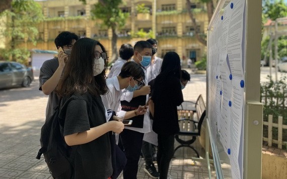 考生謹慎地選擇就讀專業。