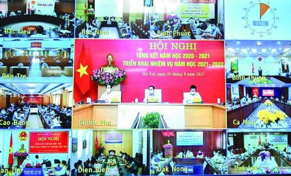 提議政府給幼兒園和普通學生減免學費