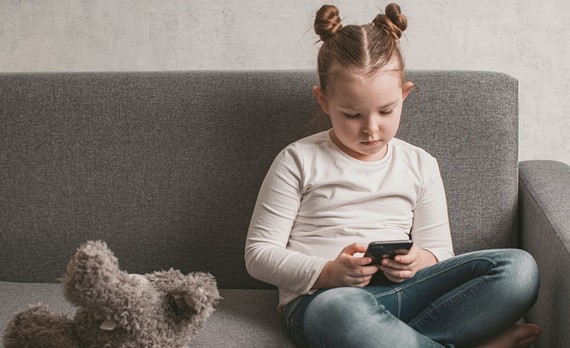 小孩沉迷電子怎麼戒？這樣吃可斷開成癮