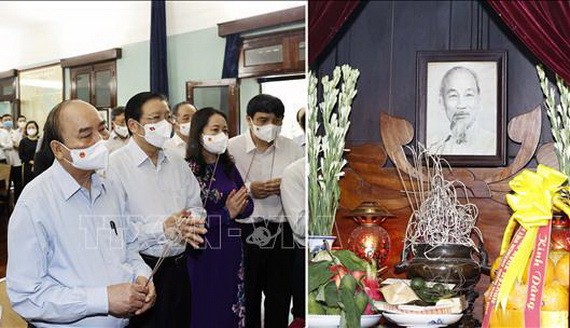 國家主席阮春福上香緬懷胡志明主席。（圖源：越通社）