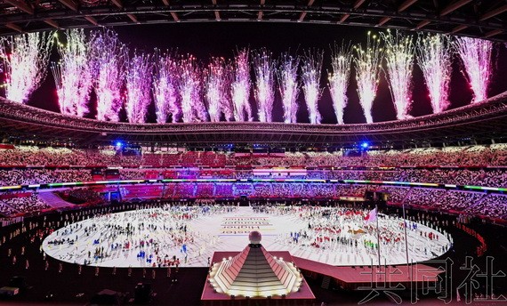 圖為東京奧運會開幕式現場一景。（圖源：共同社）