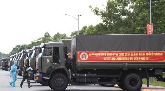 第九軍區捐助市民 50 噸果蔬