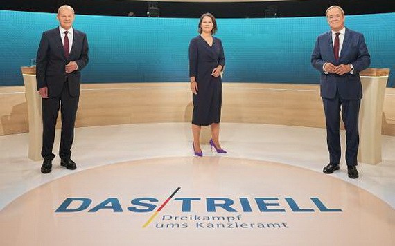 當地時間9月12日，德國大選第二場總理候選人電視辯論在首都柏林舉行，肖爾茨（左）、貝爾伯克（中）和拉舍特參加。（圖源：視覺中國）