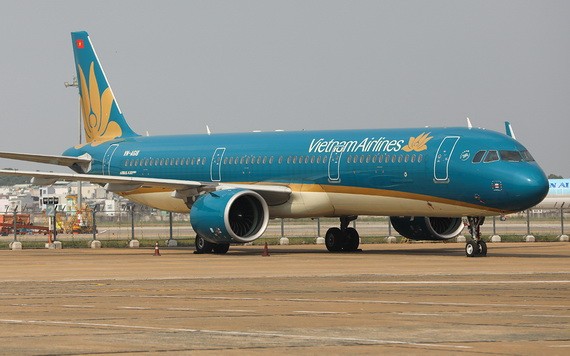 圖為一架越航客機停泊在新山一機場的停機位上。（圖源：瓊珍）