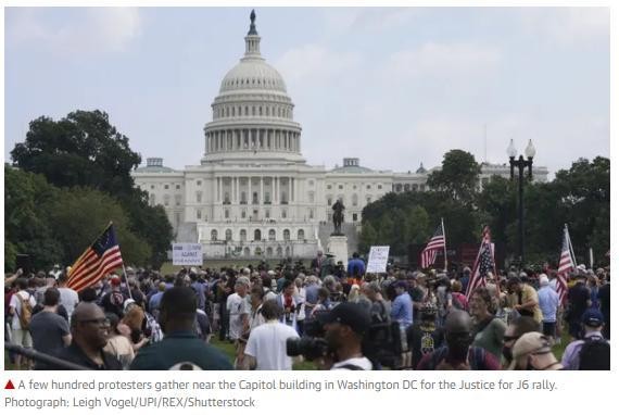 參加“為J6伸張正義”集會的人群。 （圖源：Shutterstock）